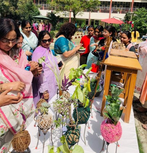 Life Science organized District level Spring Flower Show and Competition 2 (1)